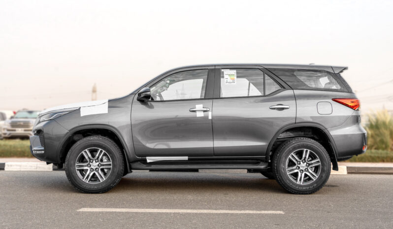 
								2026 Totota Fortuner GX 2.7L AT Petrol (Gray-Tan) RWD full									