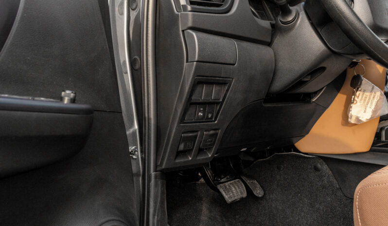 
								2026 Totota Fortuner GX 2.7L AT Petrol (Gray-Tan) RWD full									