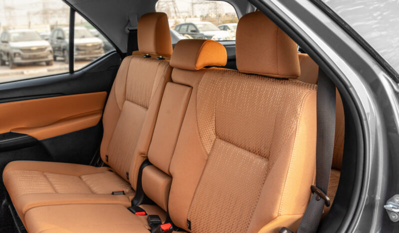
								2026 Totota Fortuner GX 2.7L AT Petrol (Gray-Tan) RWD full									