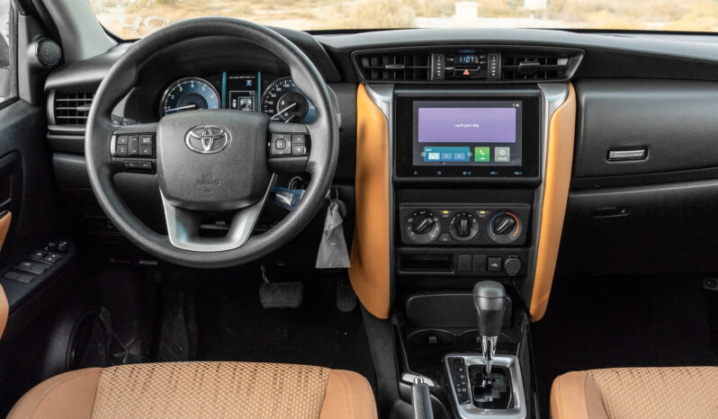 
								2026 Totota Fortuner GX 2.7L AT Petrol (Gray-Tan) RWD full									