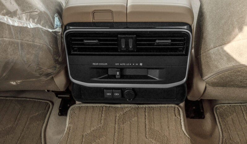 
								2026 Toyota Land Cruiser GXR 3.3L AT Diesel (White-Beige) Basic full									