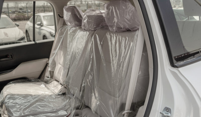 
								2026 Toyota Land Cruiser GXR 3.3L AT Diesel (White-Beige) Basic full									