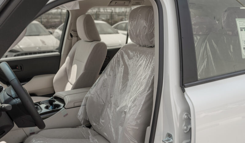 
								2026 Toyota Land Cruiser GXR 3.3L AT Diesel (White-Beige) Basic full									