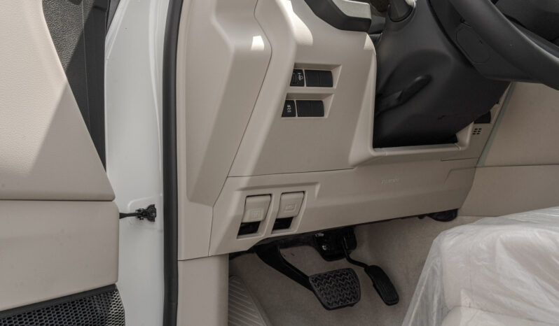 
								2026 Toyota Land Cruiser GXR 3.3L AT Diesel (White-Beige) Basic full									