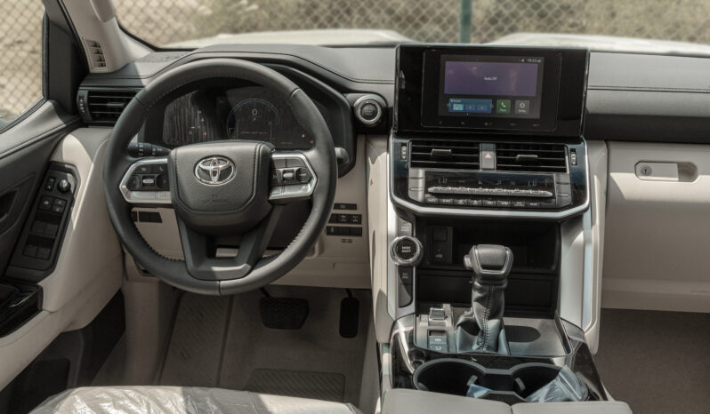 
								2026 Toyota Land Cruiser GXR 3.3L AT Diesel (White-Beige) Basic full									