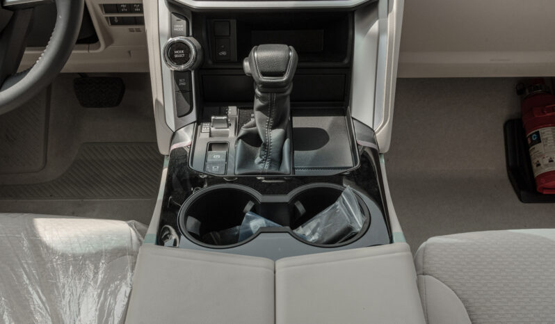 
								2026 Toyota Land Cruiser GXR 3.3L AT Diesel (White-Beige) Basic full									