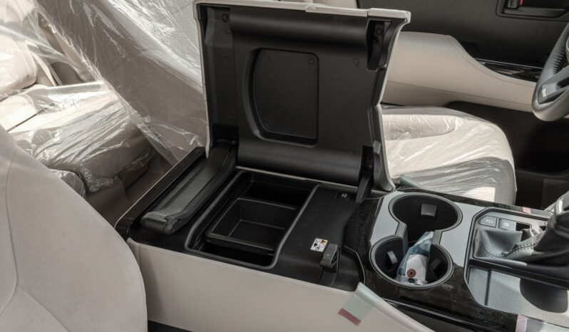 
								2026 Toyota Land Cruiser GXR 3.3L AT Diesel (White-Beige) Basic full									