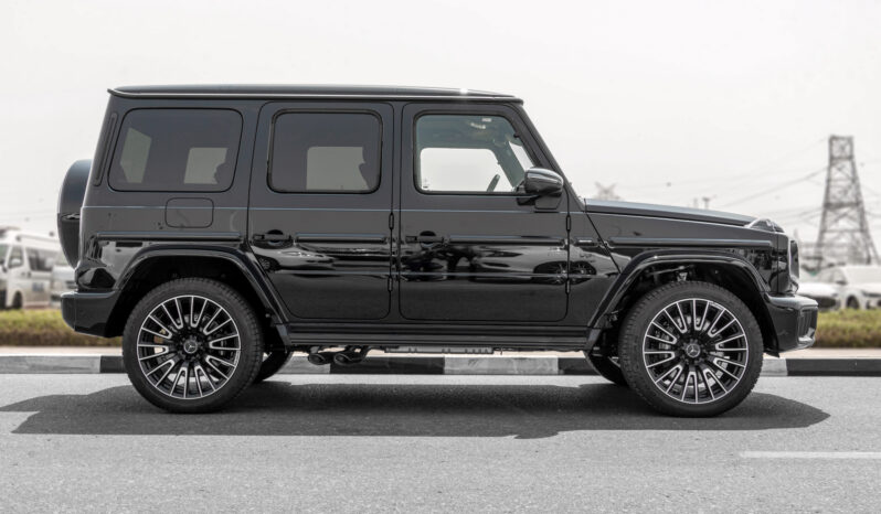 
								2026 Mercedes-Benz AMG G 63 4.0L AT Petrol (Black-Brown) full									