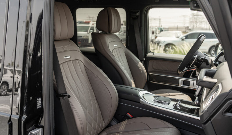 
								2026 Mercedes-Benz AMG G 63 4.0L AT Petrol (Black-Brown) full									