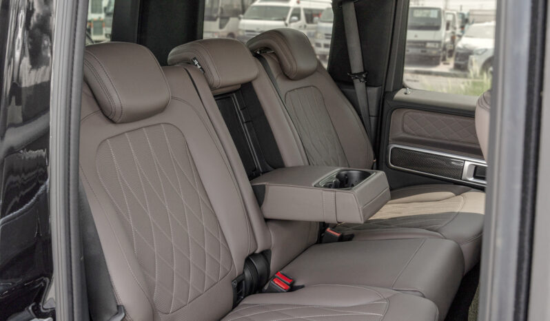 
								2026 Mercedes-Benz AMG G 63 4.0L AT Petrol (Black-Brown) full									