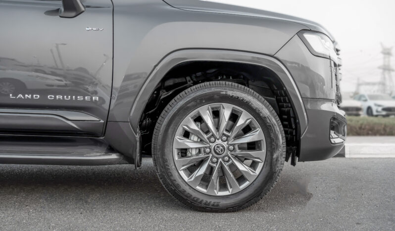 
								2026 Toyota Land Cruiser VXR 3.5L AT Hybrid (Gray-Red) full									