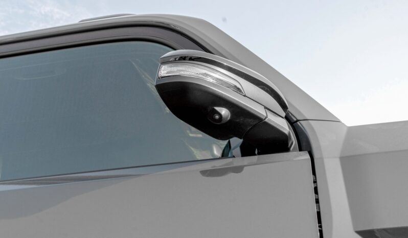 
								2027 Toyota Land Cruiser FJ 2.7L AT Petrol (Gray-Black) full									