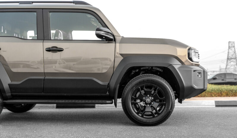 
								2027 Toyota Land Cruiser FJ 2.7L AT Petrol (Green-Black) full									