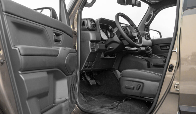 
								2027 Toyota Land Cruiser FJ 2.7L AT Petrol (Green-Black) full									