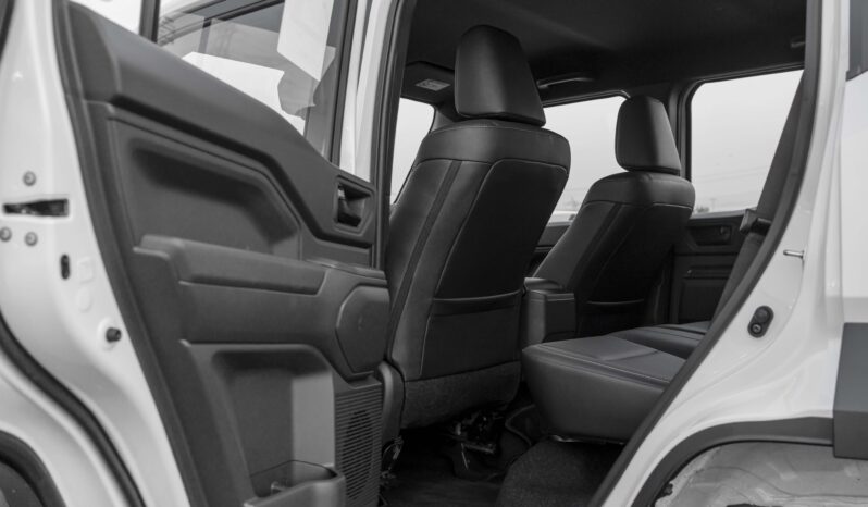 
								2027 Toyota Land Cruiser FJ 2.7L AT Petrol (White-Black) full									