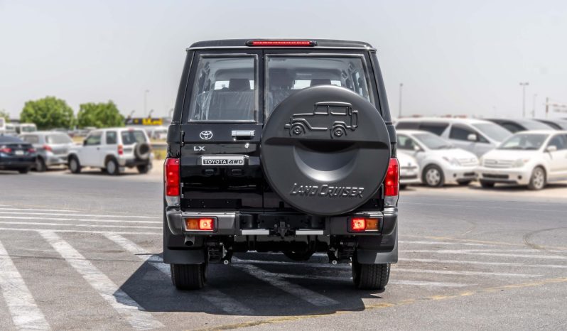 
2026 Toyota Land Cruiser LC 76 2.8L AT Diesel (Black-Brown) full									