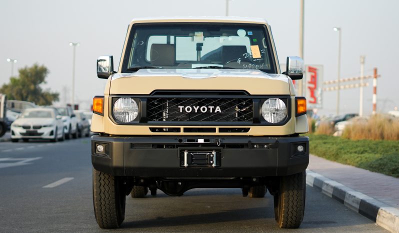 
								2025 Toyota Land Cruiser LC 79 4.0L AT Petrol Basic (Beige) full									