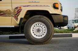 
										2025 Toyota Land Cruiser LC 79 4.0L AT Petrol Basic (Beige) full									
