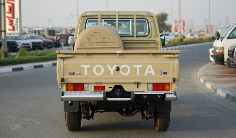 
								2025 Toyota Land Cruiser LC 79 4.0L AT Petrol Basic (Beige) full									