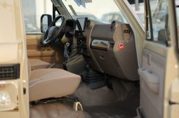 
										2025 Toyota Land Cruiser LC 79 4.0L AT Petrol Basic (Beige) full									