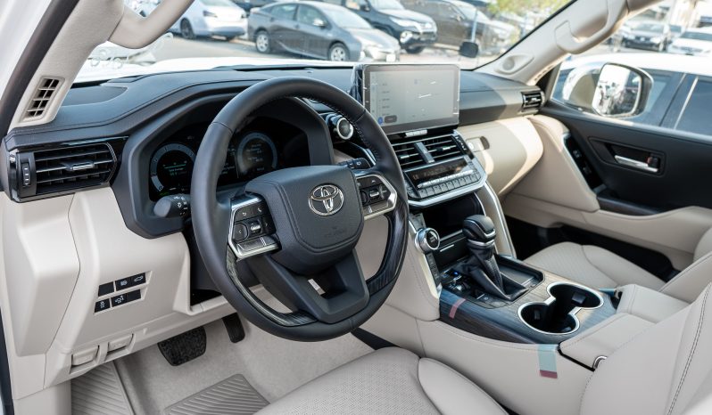 
								2026 Toyota Land Cruiser 300 VXR 3.5L AT Hybrid full									