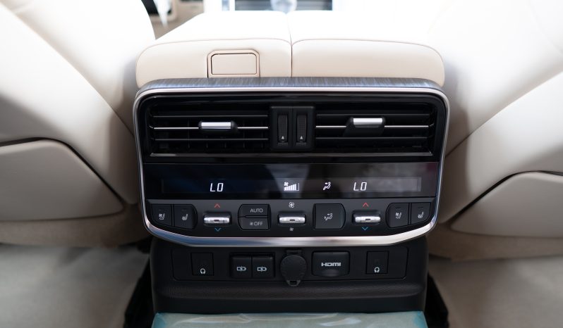 
2026 Toyota Land Cruiser VXR 3.5L AT Hybrid (Black) full									