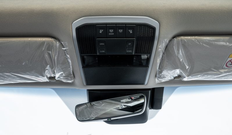 
2026 Toyota Land Cruiser VXR 3.5L AT Hybrid (Black) full									