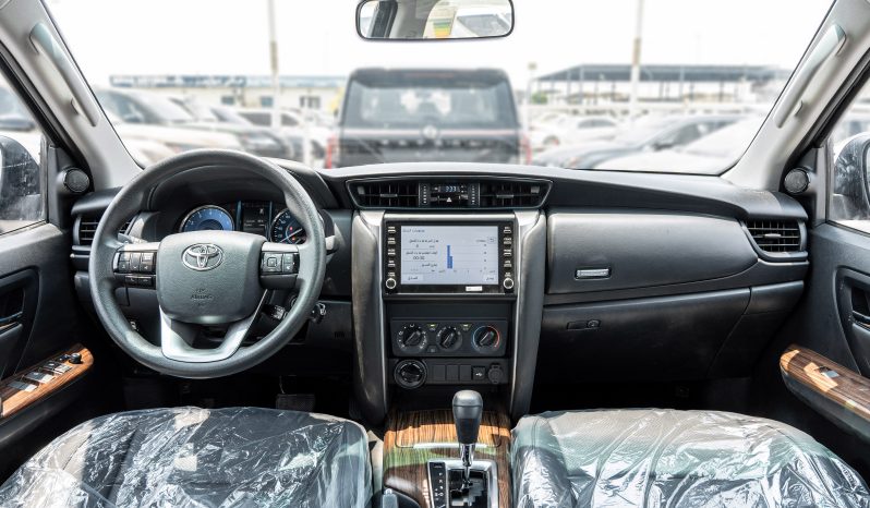 
								2026 Toyota Fortuner 2.7L AT Petrol (Black) full									