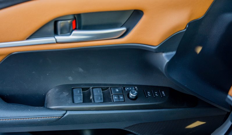 
2025 Toyota Camry Lumiere 2.5L HEV Full option (White) full									