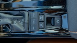 
2025 Toyota Camry Lumiere 2.5L HEV Full option (White) full									