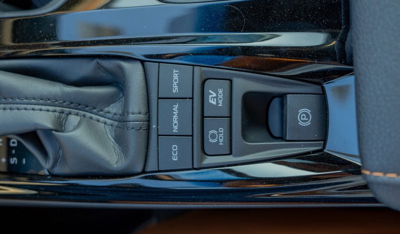 
2025 Toyota Camry Lumiere 2.5L HEV Full option (White) full									