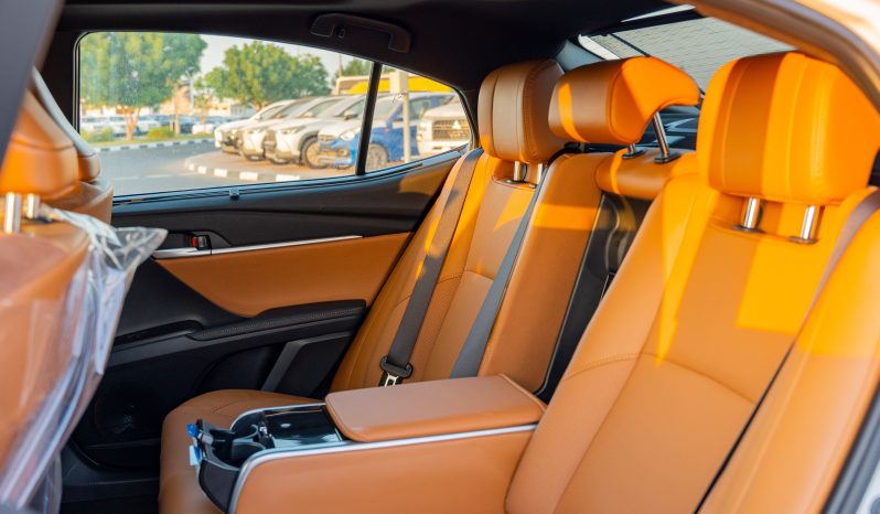 
2025 Toyota Camry Lumiere 2.5L HEV Full option (White) full									