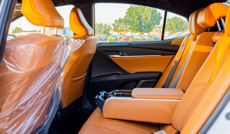 
2025 Toyota Camry Lumiere 2.5L HEV Full option (White) full									