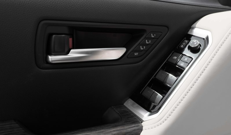 
2026 Toyota Land Cruiser VX 4.0L AT Petrol (Black-Beige) full									