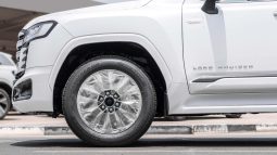 
										2026 Toyota Land Cruiser 300 VXR 3.5L AT Hybrid (White-Red) full									
