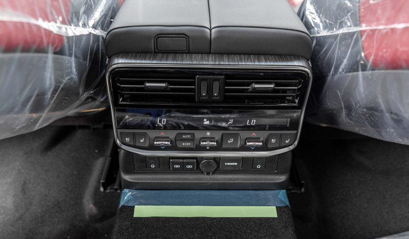 
2025 Toyota Land Cruiser VXR 3.5L AT Hybrid full									