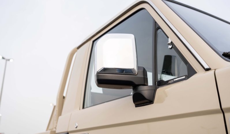 
2025 Toyota Land Cruiser LC79 4.0 SC AT Petrol Full Option full									