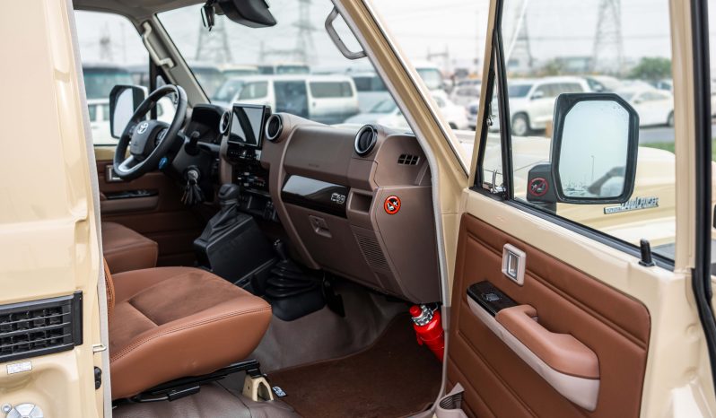 
2025 Toyota Land Cruiser LC79 4.0 SC AT Petrol Full Option full									