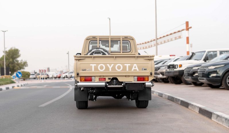 
2025 Toyota Land Cruiser LC79 4.0 SC AT Petrol Full Option full									