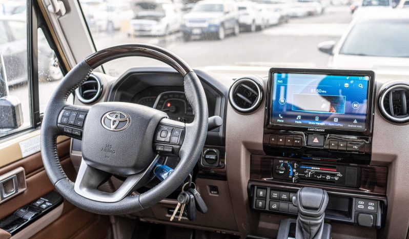
2025 Toyota Land Cruiser LC79 4.0 SC AT Petrol Full Option full									