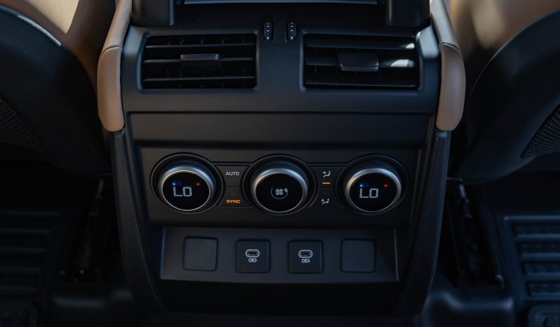 
								2025 Land Rover Defender P-300 XDynamics full									