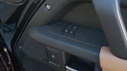
										2025 Land Rover Defender P-300 XDynamics full									