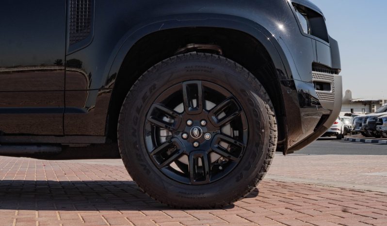 
								2025 Land Rover Defender P-300 XDynamics full									