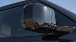 
										2025 Land Rover Defender P-300 XDynamics full									