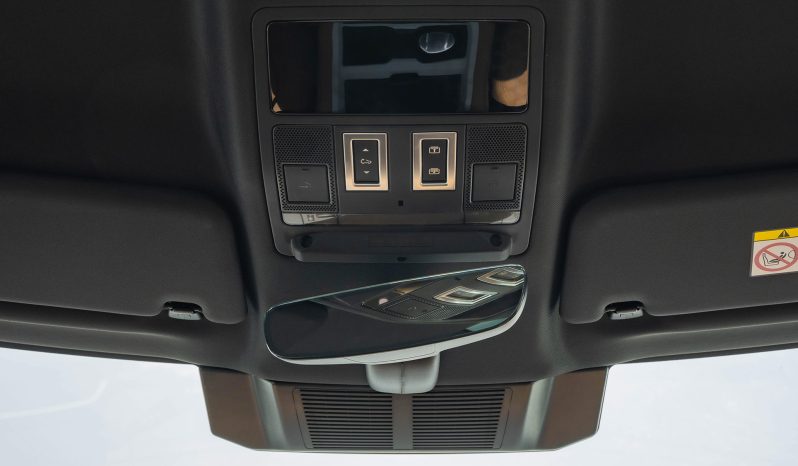 
								2025 Land Rover Defender P-300 XDynamics (Gray) full									