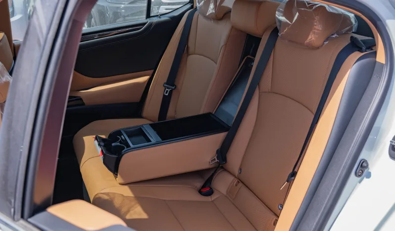 
								2025 Lexus ES300h 2.5L AT Hybrid (White) full									