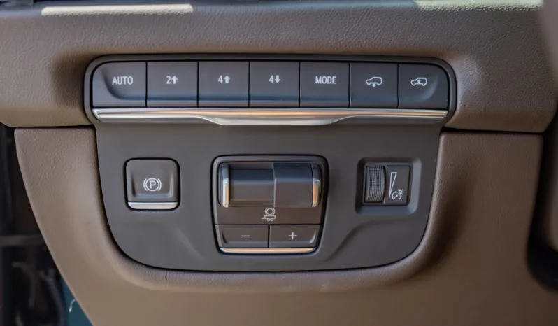 
2026 Cadillac Escalade Premium Luxury 6.2L V8 AT Petrol full									