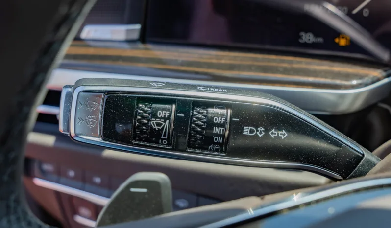 
2026 Cadillac Escalade Premium Luxury 6.2L V8 AT Petrol full									