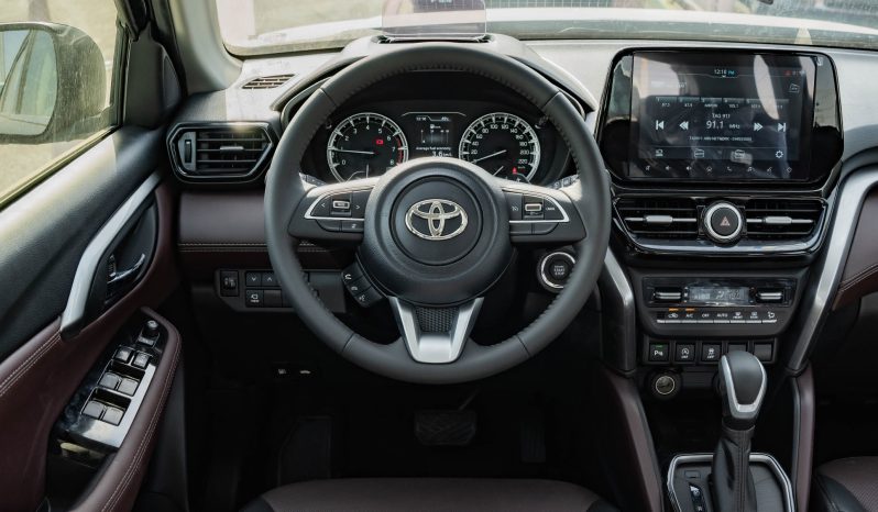 
2025 Toyota Urban Cruiser GLX 1.5L AT Petrol (Black) full									