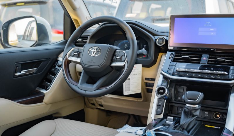 
2026 Toyota Land Cruiser 300 GXR 3.5L AT Petrol (White) full									